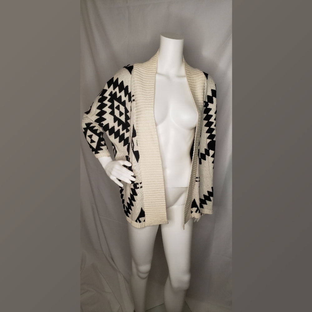 Cardigan - Picture 2 of 4